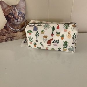 BNWT Studio oh! Plant addict cosmetic loaf pouch